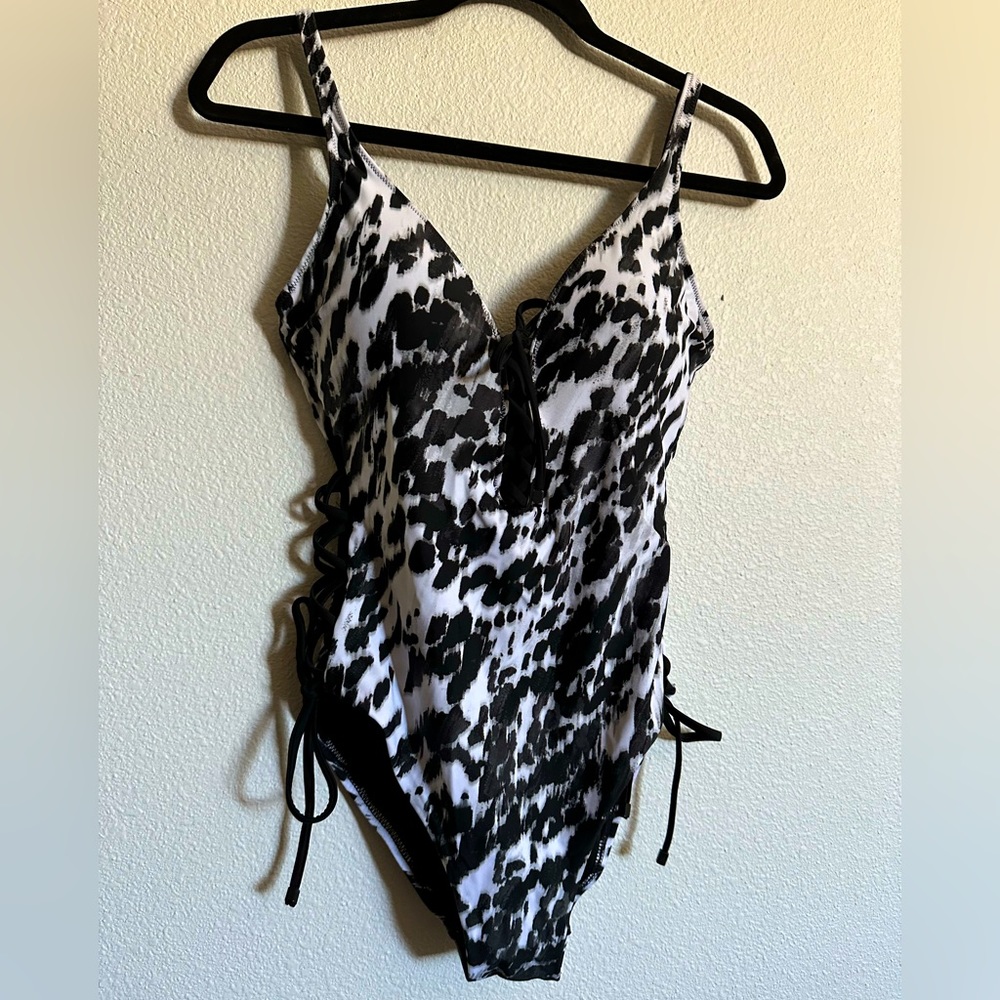 Side tie one piece suit